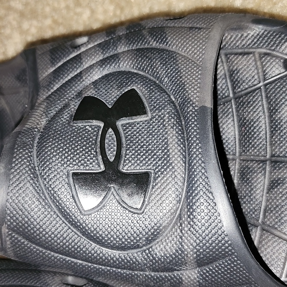 Under Armour Black Camo Slide Sandals, sz. 8. EUC - Picture 2 of 4